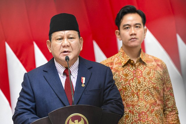 Presiden Prabowo Subianto (kiri) didampingi Wakil Presiden Gibran Rakabuming Raka, Jakarta, Jumat (8/11/2024). Foto: Muhammad Adimaja/ANTARA FOTO