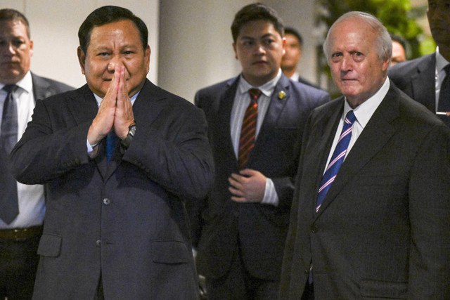 Presiden Prabowo Subianto (kiri) bersama Presiden United States Indonesia Society (Usindo) David Merrill (kanan) mengikuti pertemuan dengan anggota Usindo di Washington DC, Amerika Serikat, Senin (11/11/2024). Foto: ANTARA