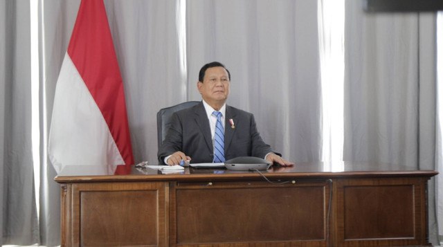 Presiden Prabowo Subianto melakukan Video Konferensi bersama Menteri dan BNPB, Rabu (13/11/2024). Foto: Dok. Istimewa