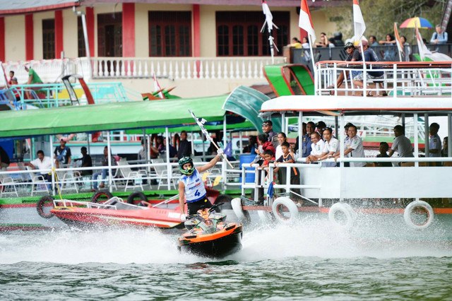 Keramaian seri terakhir Aquabike Jetski World Championship 2024 di Pantai Bebas, Simalungun, Sumatera Utara, pada Jumat (15/11). Foto: Dok. InJourney