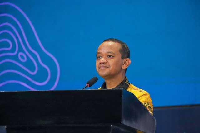 Menteri ESDM Bahlil Lahadalia memberikan sambutan saat menghadiri acara kumparan Green Initiative Conference 2024 di Hotel Borobudur, Jakarta, Rabu (25/9/2024). Foto: Iqbal Firdaus/kumparan