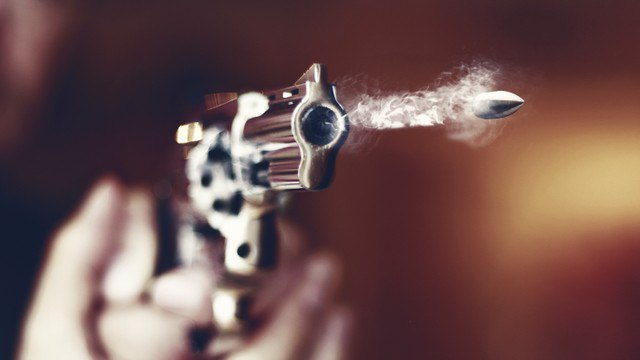 Ilustrasi pistol menembak. Foto: Shutterstock