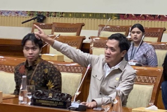 Ketua Komisi III DPR Habiburokhman di ruang rapat Komisi III Kompleks Parlemen Senayan, Jakarta, Jumat (22/11/2024). Foto: Luthfi Humam/kumparan