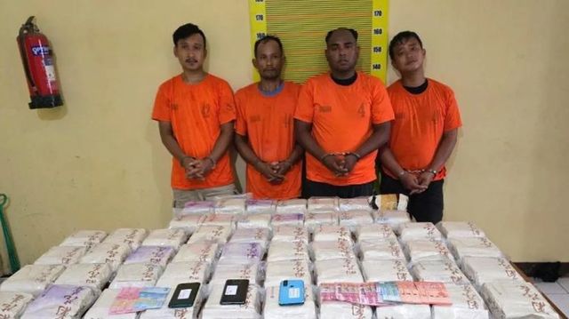 Empat Pelaku dan Barang Bukti 53 Kg Sabu diamankan Ditresnarkoba Polda Sumut. Foto: Humas Polda Sumut.