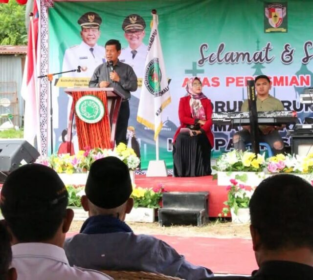 Bupati Simalungun saat meresmikan Kantor FKUB. Foto: Dok. Istimewa.