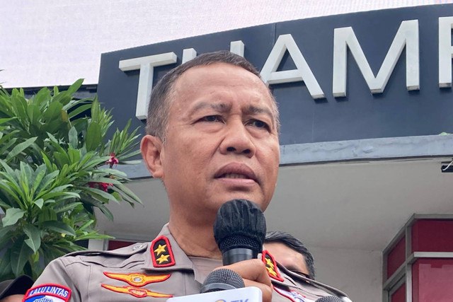 Kakorlantas Irjen Pol Aan Suhanan menjawab pertanyaan wartawan di Pos Polisi Bundaran HI, Jakarta Pusat, Minggu (15/12/2024). Foto: Alya Zahra/Kumparan