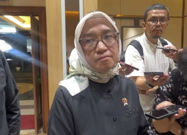 Menteri Pendayagunaan Aparatur Negara dan Reformasi Birokrasi (MenpanRB) Rini Widyantini saat ditemui di Kantor KemenPanRB, Jakarta, Selasa (24/12/2024). Foto: Widya Islamiati/kumparan