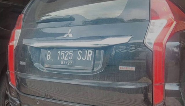 Mitsubishi Pajero berpelat nomor B 1525 SJR yang dibawa kabur kawanan perampok di Kota Wisata. Dok: instagram.com/hanlift