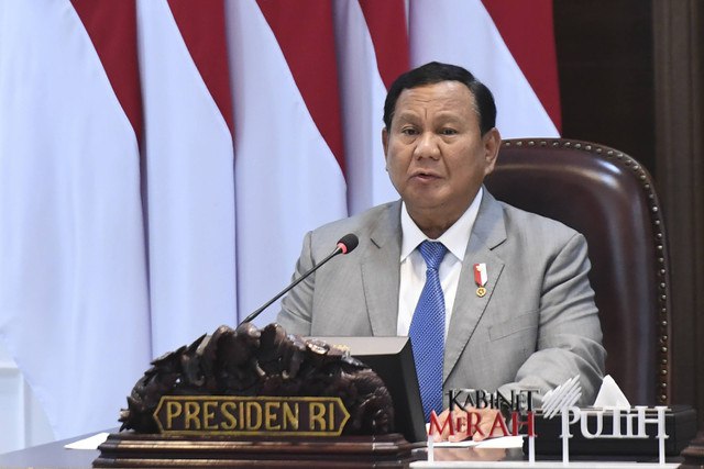 Presiden Prabowo Subianto memimpin Sidang Kabinet Paripurna di Kantor Presiden, Jakarta, Rabu (6/11/2024). Foto: Hafidz Mubarak A/Antara Foto