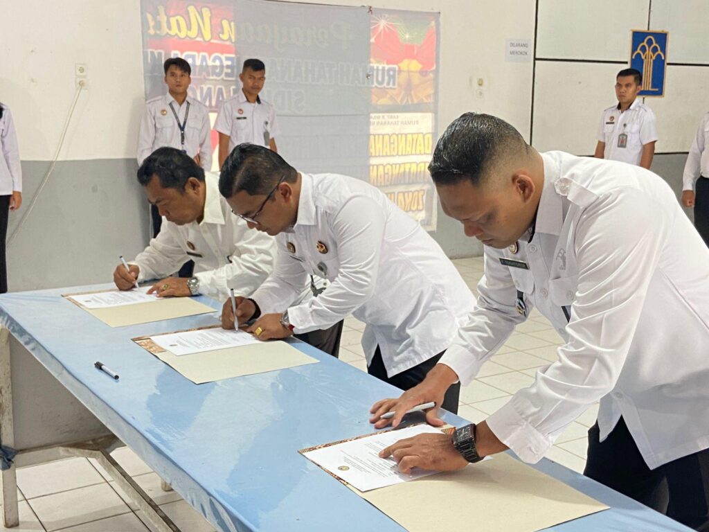 Penandatanganan Pakta Integritas dan Komitmen Bersama. Foto: Rutan Sidikalang.