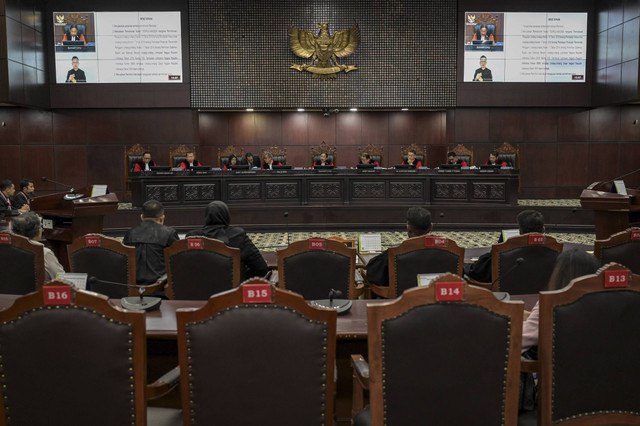 Suasana sidang putusan uji materi undang-undang di Gedung Mahkamah Konstitusi, Jakarta, Kamis (2/1/2025). Foto: Fauzan/ANTARA FOTO