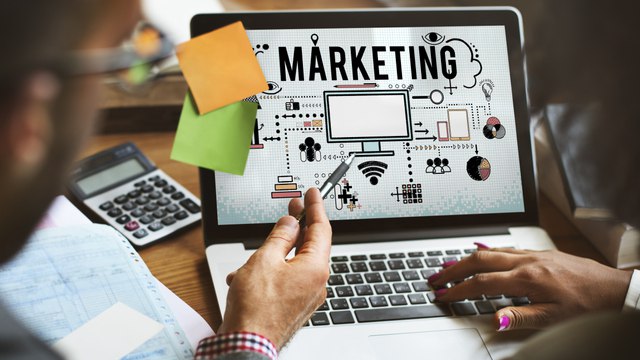 Ilustrasi menyusun konsep digital marketing dalam bisnis. Foto: Shutter Stock