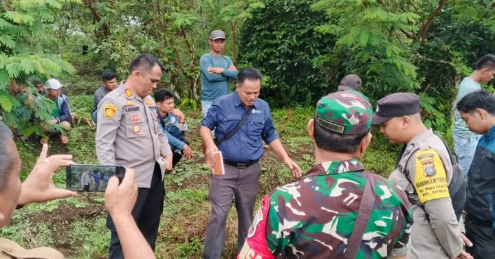 Peninjauan Penemuan Jejak Kaki Harimau di Ladang Warga. Foto: Istimewa.