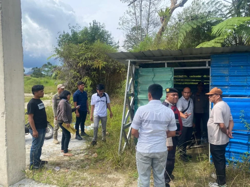 Polres Dairi saat menggerebek sarang Narkoba. Foto: Dok. Humas Polres Dairi.