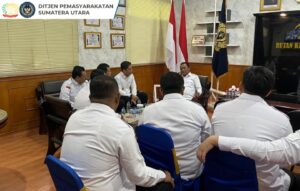 Kakanwnil Ditjenpas Sumut Yudi Suseno saat memberikan Arahan kepaaa jajaranya di Rutan Kelas IA Medan. Foto: @kanwil.ditjenpassumut24