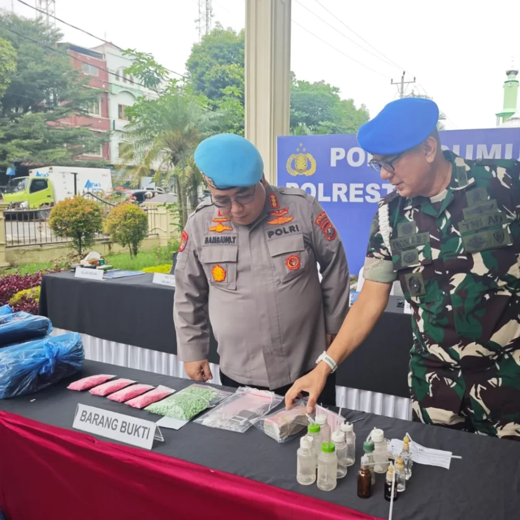 Sinergitas TNI-Polri Grebek sarang Narkoba di Medan. Foto: Dok. Istimewa.