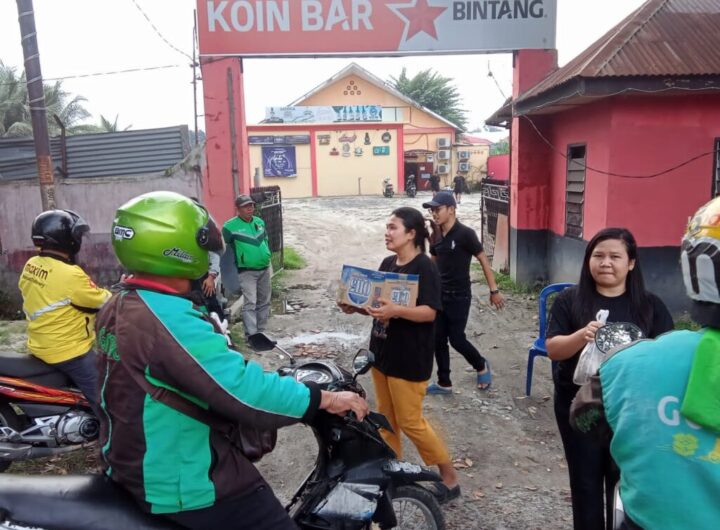 Koin Bar Pematangsiantar Berbagi dan Jumat Berkah. Foto: Dok. Koin Bar dan KTV Siantar.
