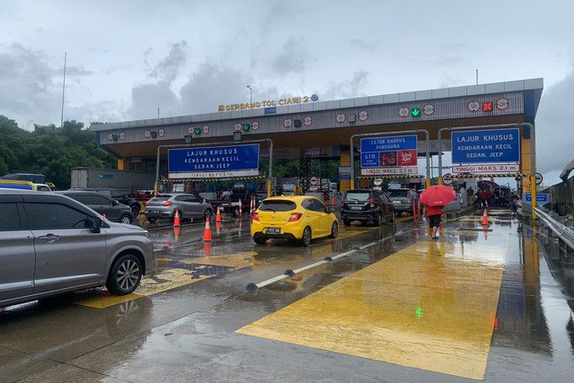 2 gate Gerbang Tol Ciawi II sudah dapat dilalui kendaraan, Rabu (5/2/2025). Foto: Mirsan Simamora/kumparan