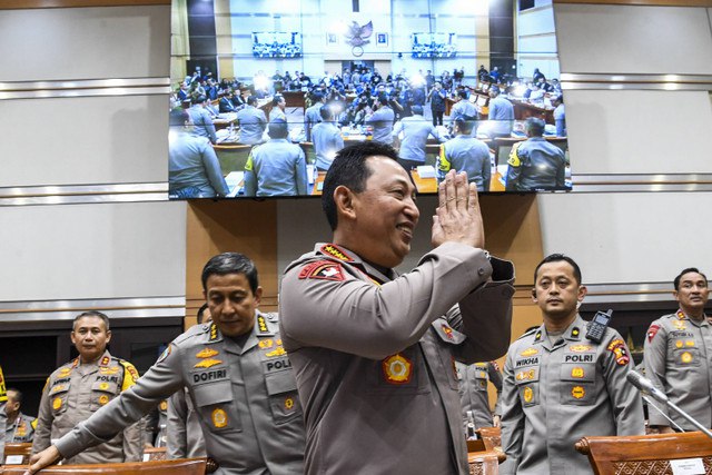 Kapolri Jenderal Pol Listyo Sigit Prabowo bersiap mengikuti rapat kerja dengan Komisi III DPR di Kompleks Parlemen, Senayan, Jakarta, Senin (11/11/2024). Foto: Galih Pradipta/ANTARA FOTO