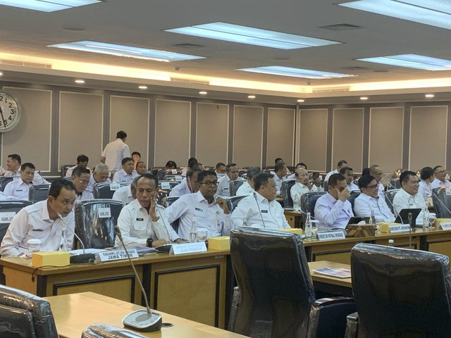 Suasana Rapat Kerja Komisi XIII DPR RI dengan Dirjen Imigrasi dan Para Kepala Kantor Wilayah Direktorat Jenderal Imigrasi Wilayah Barat Kementerian Imigrasi Dan Pemasyarakatan di Kompleks Parlemen Senayan, Jakarta , Senin (24/2/2025). Foto: Luthfi Humam/kumparan