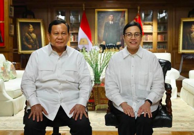 Prabowo dan Sri Mulyani usai pembekalan calon menteri Hambalang Retreat, Rabu (16/10/2024). Foto: Instagram/@smindrawati