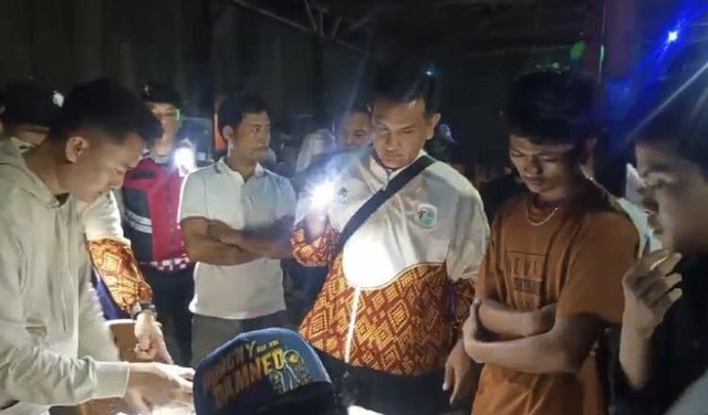 Gabungan Satres Narkoba Polrestabes Palembang bersama Ditres Narkoba Polda Sumsel saat razia besar-besaran di sejumlah tempat hiburan malam di Palembang. Foto : Istimewa