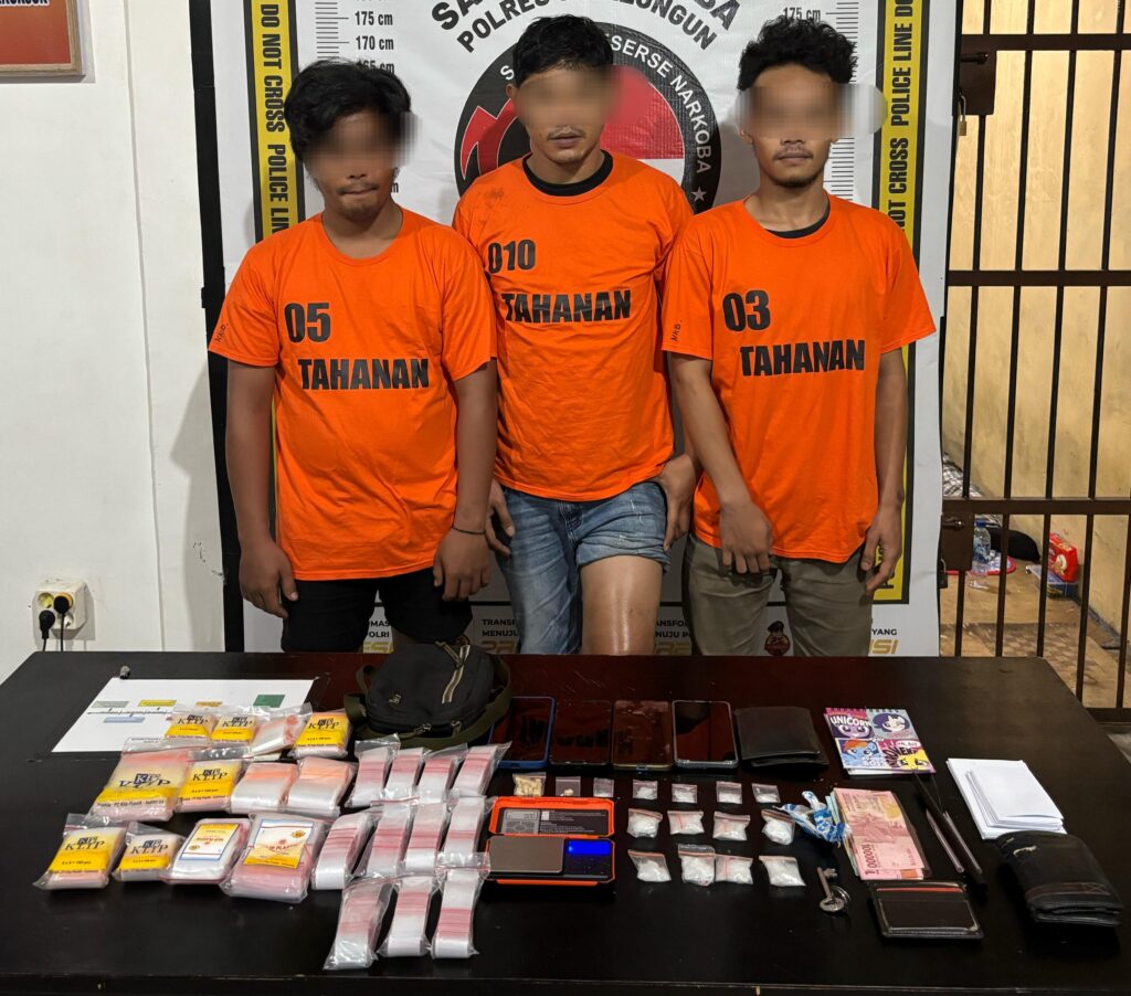 Tersangka dan barang bukti di amankan polres Simalungun. Foto: Humas Polres Simalungun.