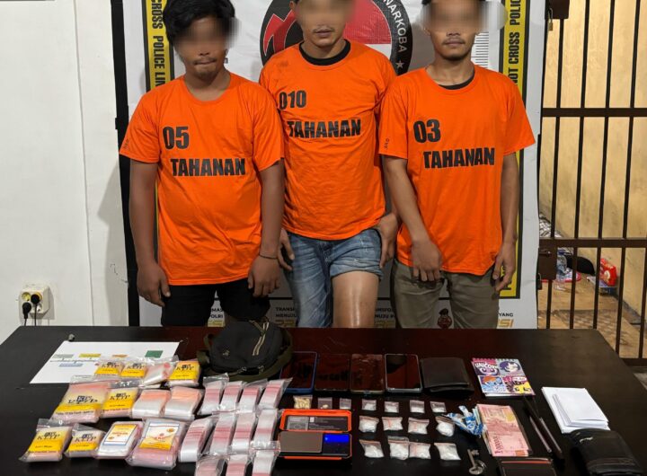 Tersangka dan barang bukti di amankan polres Simalungun. Foto: Humas Polres Simalungun.