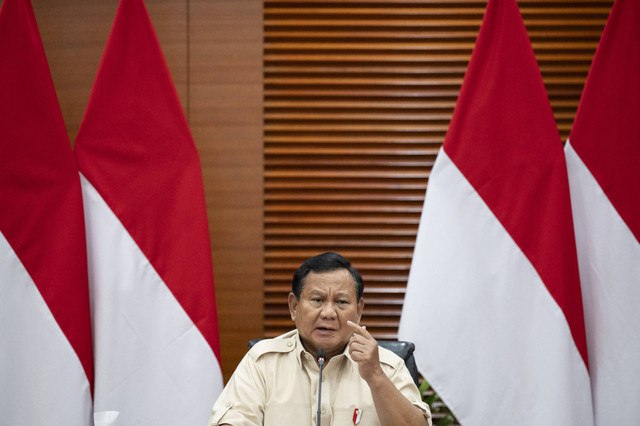 Presiden Prabowo Subianto menyampaikan keterangan pers terkait kenaikan tarif Pajak Pertambahan Nilai (PPN) di Kantor Kementerian Keuangan, Jakarta, Selasa (31/12/2024). Foto: Aprillio Akbar/ANTARA FOTO