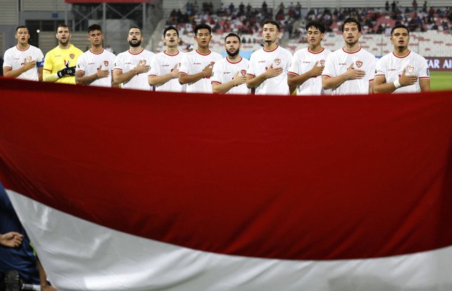 1 Maret, 2025 oleh kumparanBOLA Para pemain Indonesia berpose untuk foto bersama tim sebelum pertandingan Piala Dunia Kualifikasi Asia Babak Ketiga Grup C antara Bahrain vs Indonesia di Stadion Nasional Bahrain, Riffa, Bahrain, Kamis (10/10/2024). Foto: Hamad I Mohammed/REUTERS