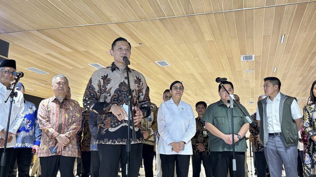 Konferensi pers penurunan harga tiket pesawat periode Lebaran di Bandara Soetta, Sabtu (1/3/2025). Foto: Ave Airiza Gunanto/kumparan