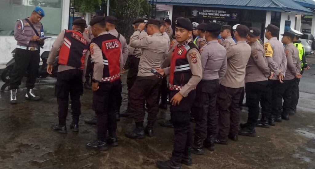 Personil Polres Simalungun turut melakukan pengamanan Kunjungan Wakil Presiden ke Humbahas. Foto: Humas Polres Simalungun.
