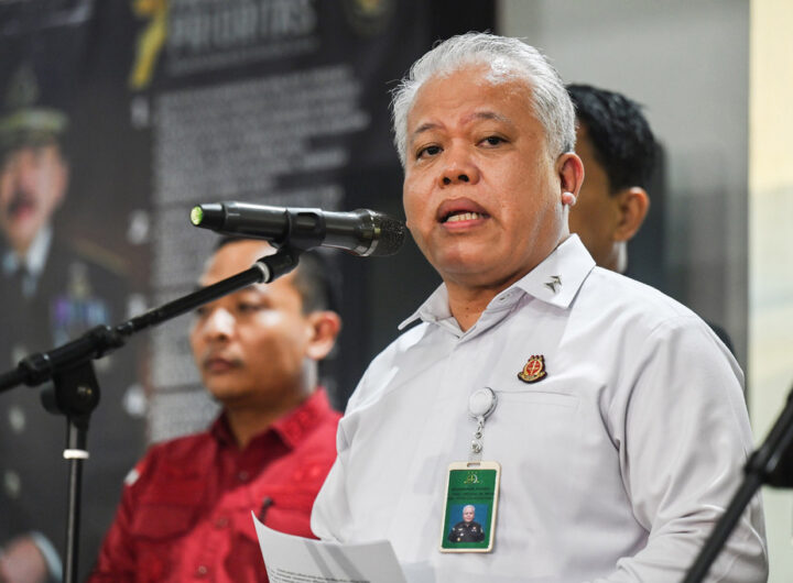Kepala Pusat Penerangan Hukum (Kapuspenkum) Kejaksaan Agung Harli Siregar memberikan keterangan saat konperensi pers kasus dugaan korupsi dalam tata kelola minyak mentah dan produk kilang pada PT Pertamina Subholding. Foto: ANTARA FOTO/Bayu Pratama S