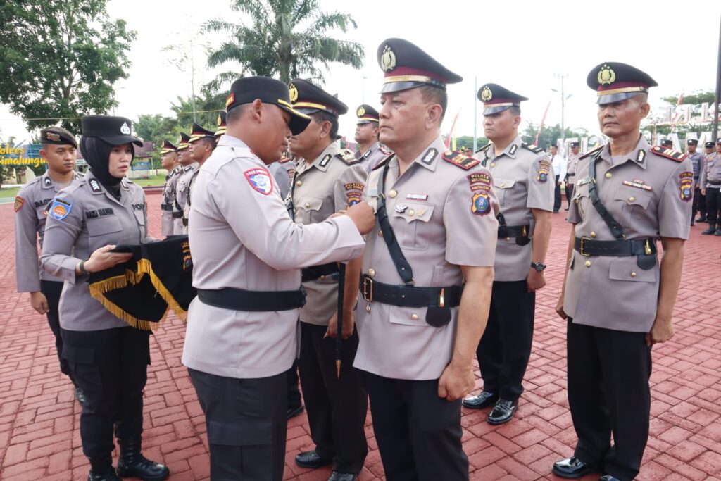 AKP Suit Purba Dasuha, SH menerima jabatan baru sebagai Kapolsek Tiga Balata Resor Simalungun. Foto: Humas Polres Simalungun.
