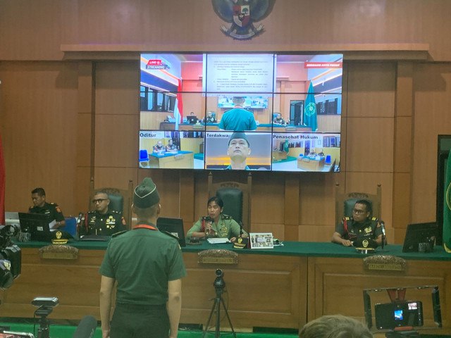 Peltu Lubis saat menerima hukuman dari Majelis Hakim Pengadilan Militer I-04 Palembang. Foto : Abdullah Toriq/Urban Id